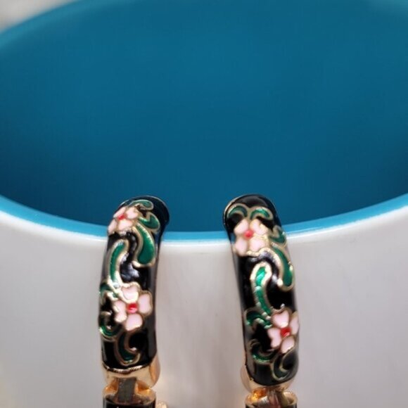 CCO Floral Huggie Hoop Earrings Enamel Stainless Steel Posts Black Pink OS New - Picture 3 of 12